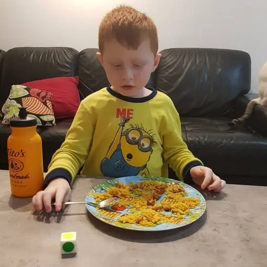 Sahar eating with Playte