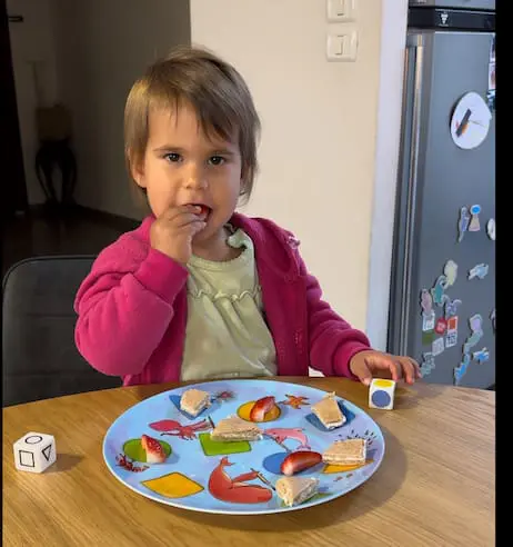 Playte - Yaara eating